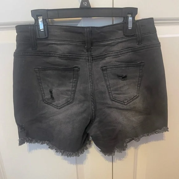 Black denim shorts. Size Medium - Picture 2 of 3